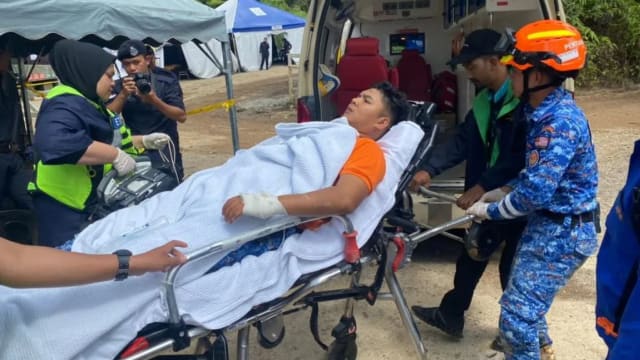 不放弃土崩最后一名失踪者 搜救人员体力不支倒地