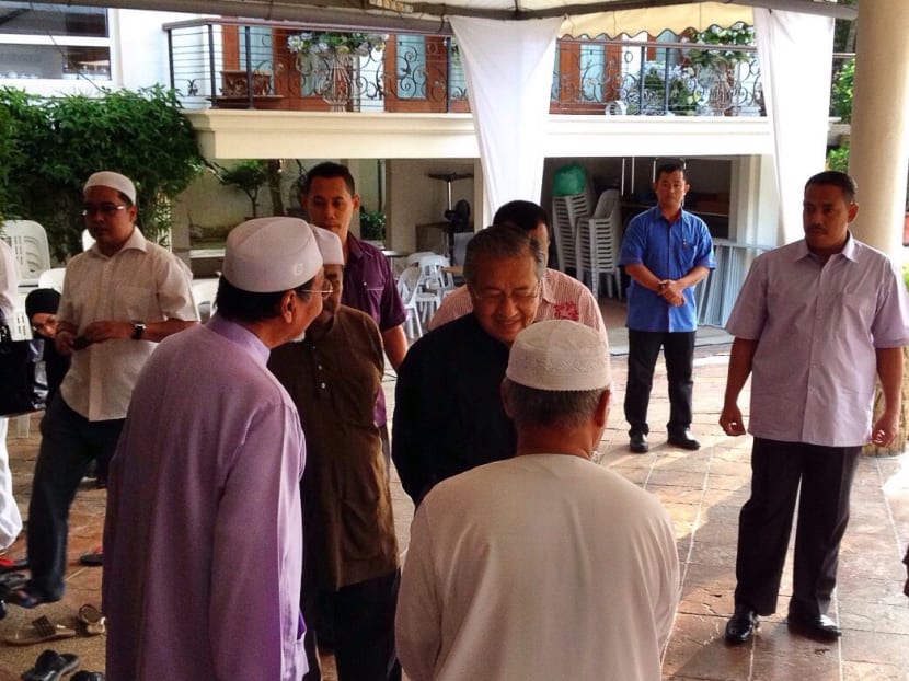 ‎Anwar’s father dies