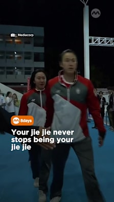 Sisters forever❤️ The Quah sisters walk to the podium hand in hand after clinching gold and silver in the 100m butterfly at the SEA Games 2025 in Thailand  #8dayssg #seagames2025 #swimming #quahjingwen #quahtingwen 