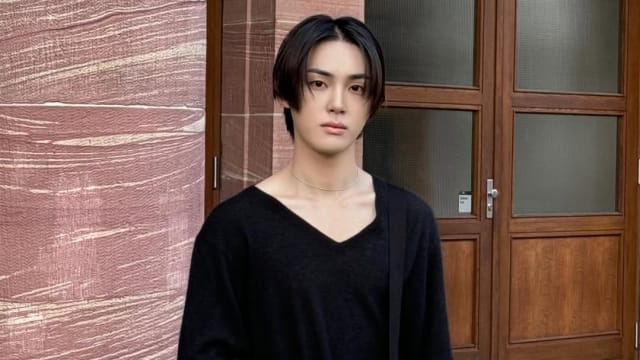 韩团THE BOYZ周鹤年东京密会前AV女优，遭公司退团解约！