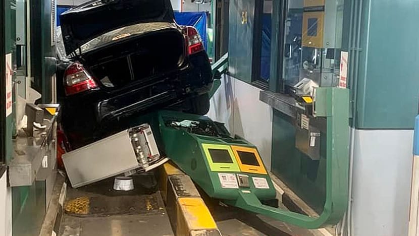 Tuas Checkpoint car crash: 2 passengers jailed for criminal trespass after fleeing scene