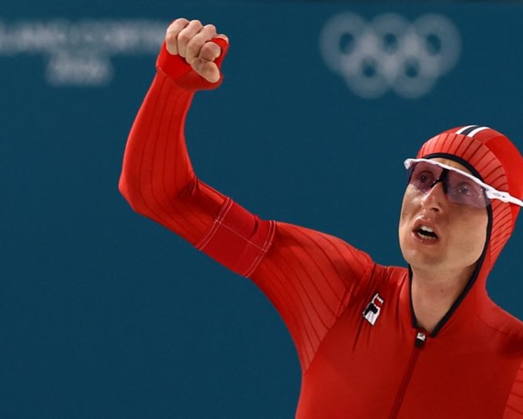 Speed skating-Norway's Eitrem crushes field to seize 5,000m crown