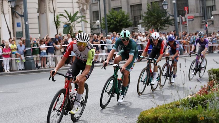 No Vuelta stage 11 winner after protesters disrupt finish line
