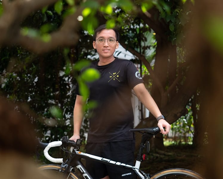 The Stories Behind: This aspiring pilot was given a year to live at 23. He beat cancer and now aims to fulfil his dream