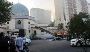Israel melancarkan serangan terhadap Iran; Teheran menjanjikan 'respons keras dan tegas'