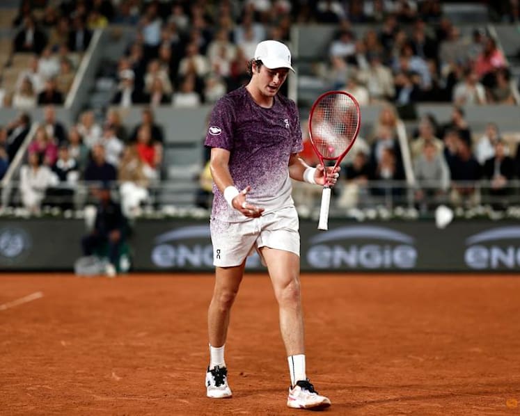 Resolute Mensik makes Paris semis, Andreeva and Kostyuk set up meeting
