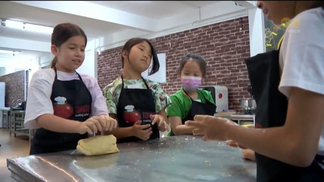 假期更多学生选择学习新技能或增进手艺 业者：需求同比增加五成