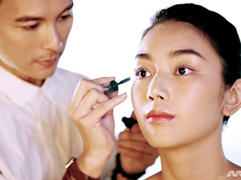 Want naturally luscious lashes without using falsies? Clarence Lee shows us how