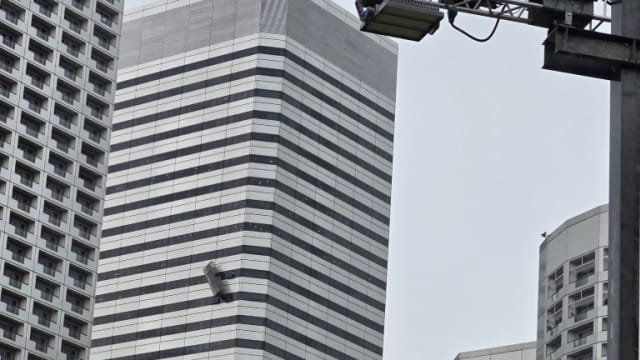 民防部队：受困来福士城大厦吊台 两工人已获救