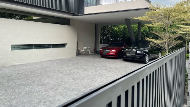 警方再回到被告苏剑锋豪宅搜证
