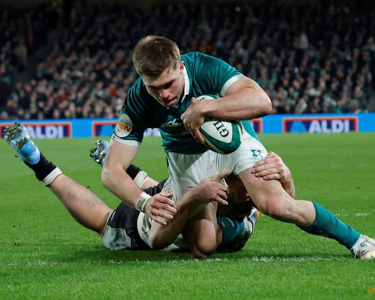 Ireland's injured flyhalf Crowley out until new year, Munster say