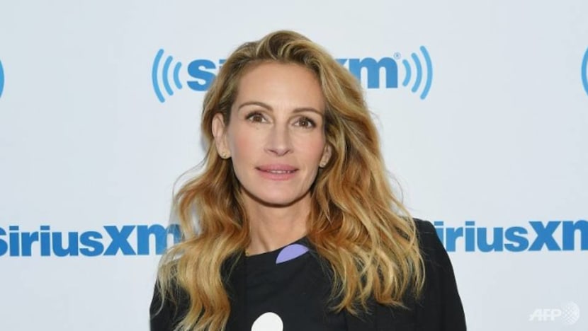 Brad Pitt, George Clooney or Tom Hanks? Julia Roberts picks desert island companion Brad Pitt, George Clooney or Tom Hanks? Julia Roberts picks desert island companion