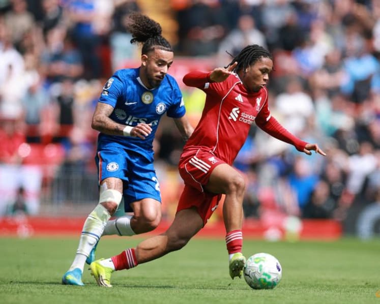 Slot explains Ngumoha substitution after furious fan reaction