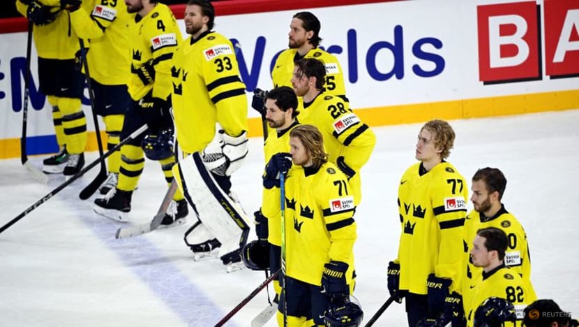Ice hockey-US thrash Sweden 6-2 to advance to world championship final