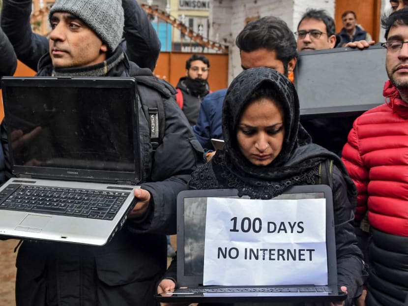 Kashmiri journalists protest against internet blockade put by India's government in Srinagar on Oct 12, 2019. Kashmiri journalists protest against internet blockade put by India's government in Srinagar on Oct 12, 2019.