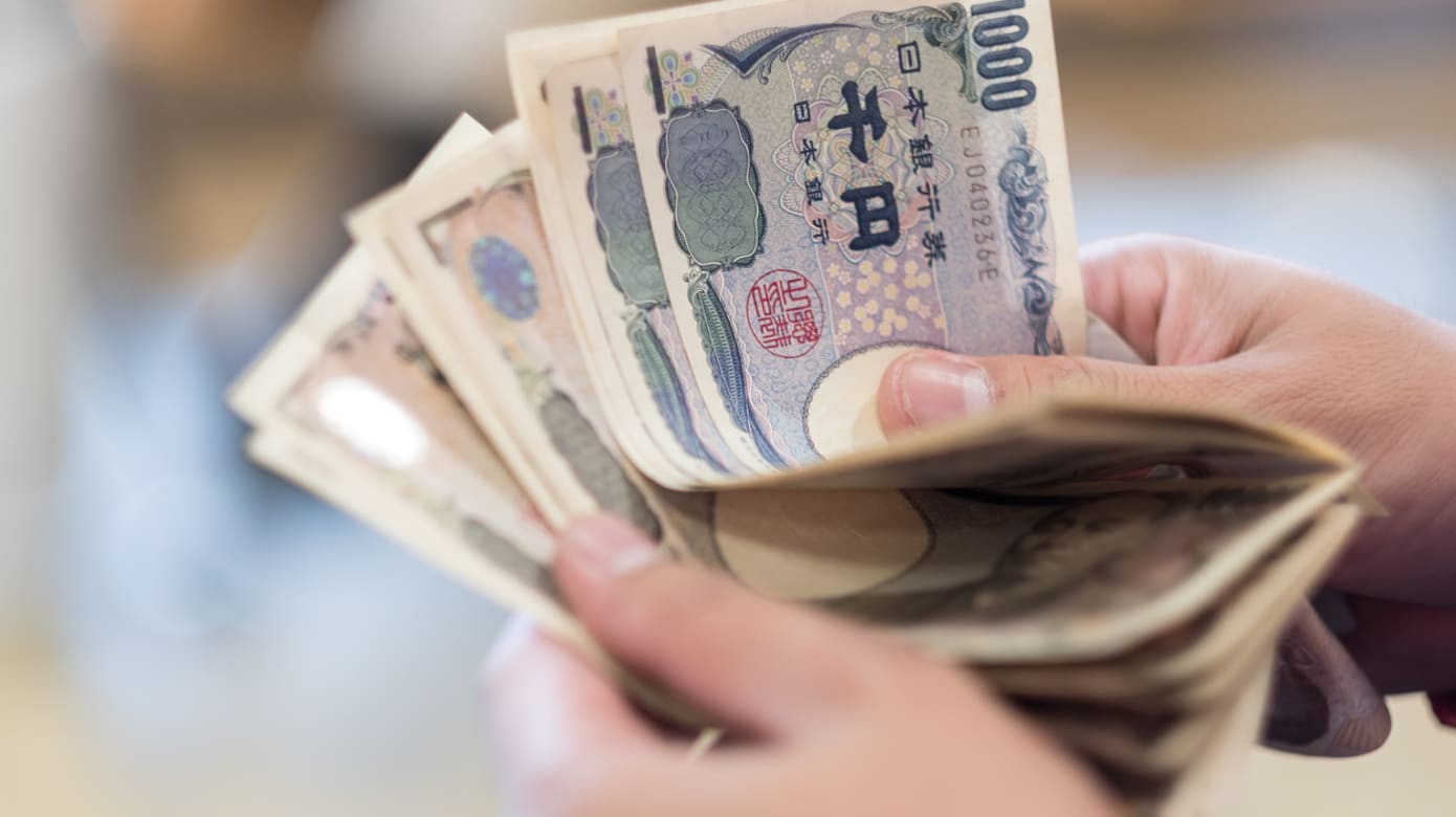 高市大胜稳定政策方向 财政扩张预期升温 日元仍承压