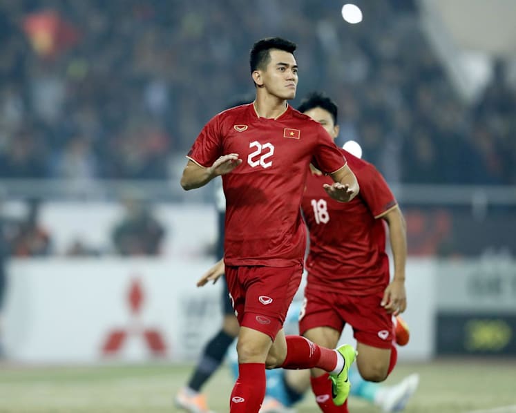 Vietnam beat Indonesia 2-0 to reach AFF Cup final