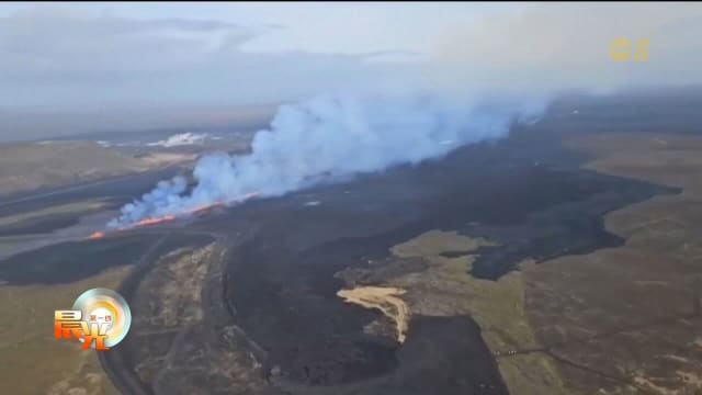 冰岛火山爆发熔岩喷涌而出 游客和居民被紧急疏散