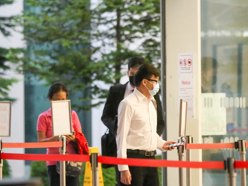 Thomas Cher Junxian (foreground) arriving at the State Courts on April 21, 2022.