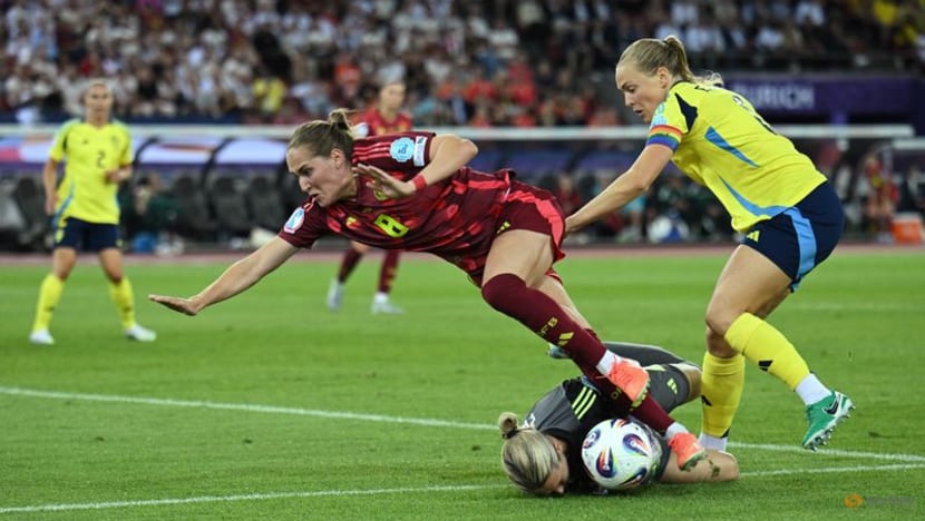 Sweden storm to group victory with 4-1 win over Germany