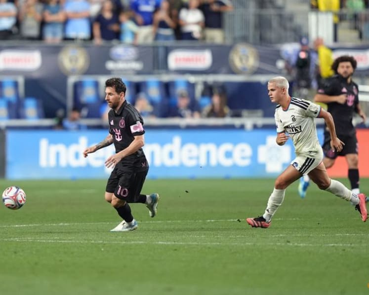 Messi scores emotional first goal since father's death