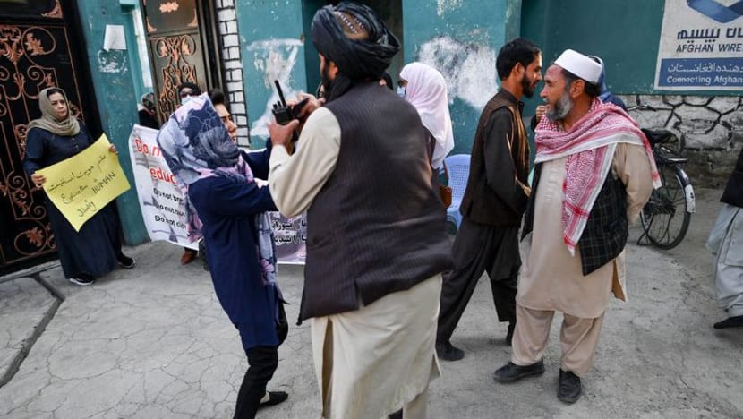 Taliban lepaskan tembakan surai wanita tunjuk perasaan di Kabul Taliban lepaskan tembakan surai wanita tunjuk perasaan di Kabul