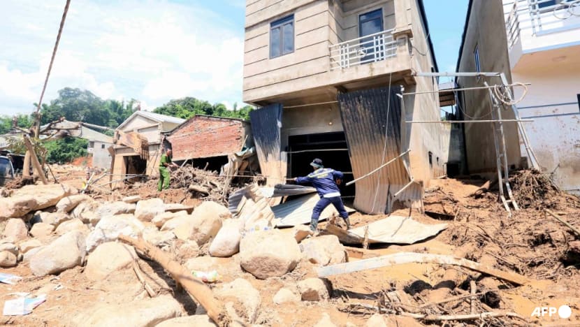 Vietnam flash flood kills five, dozens evacuated Vietnam flash flood kills five, dozens evacuated