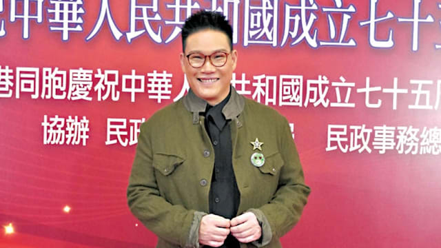 苏永康被拍到与“嫩版邓丽欣” 牵手约会！好老公、好爸爸形象毁了