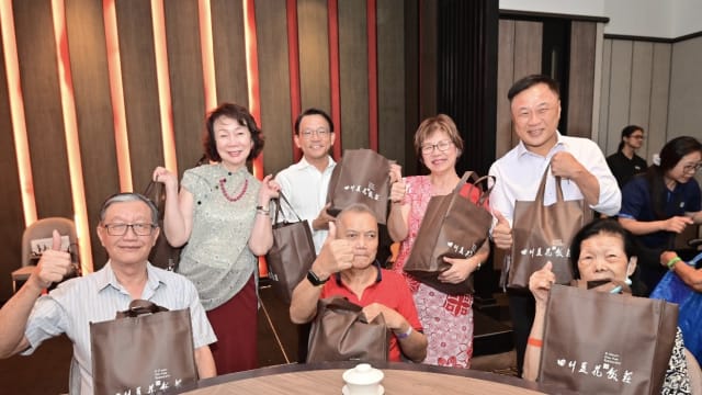 中区社理会与120名年长者欢庆中秋 