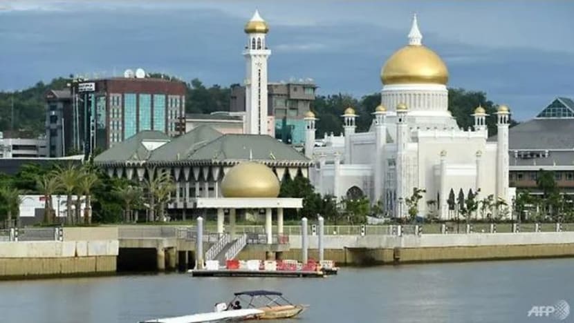 Brunei akan kenakan hukuman rejam bagi zina, perbuatan seks sejenis Brunei akan kenakan hukuman rejam bagi zina, perbuatan seks sejenis