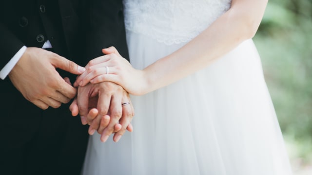 与酒吧认识的菲律宾女假结婚 狮城男被判监罚款