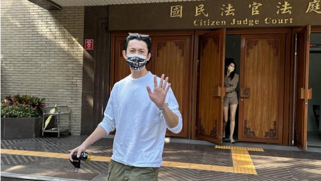 为新剧做准备？吴慷仁旁听台湾哑铃杀父案庭审