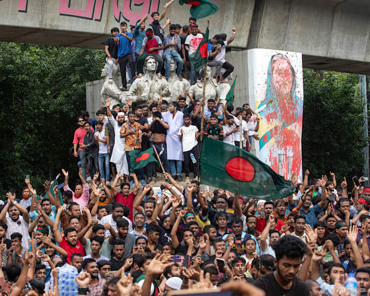 PHOTOS: Bangladesh protesters celebrate as prime minister resigns and flees abroad