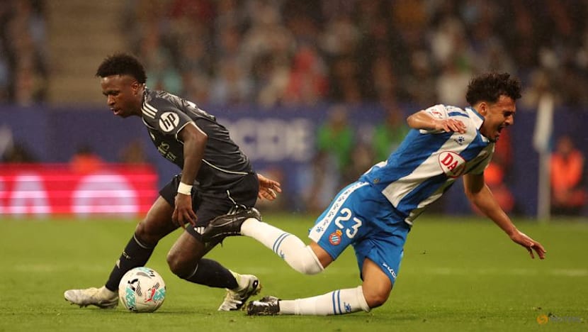 Vinicius Jr. double keeps Real Madrid's title hopes alive with 2-0 win at Espanyol — image 5