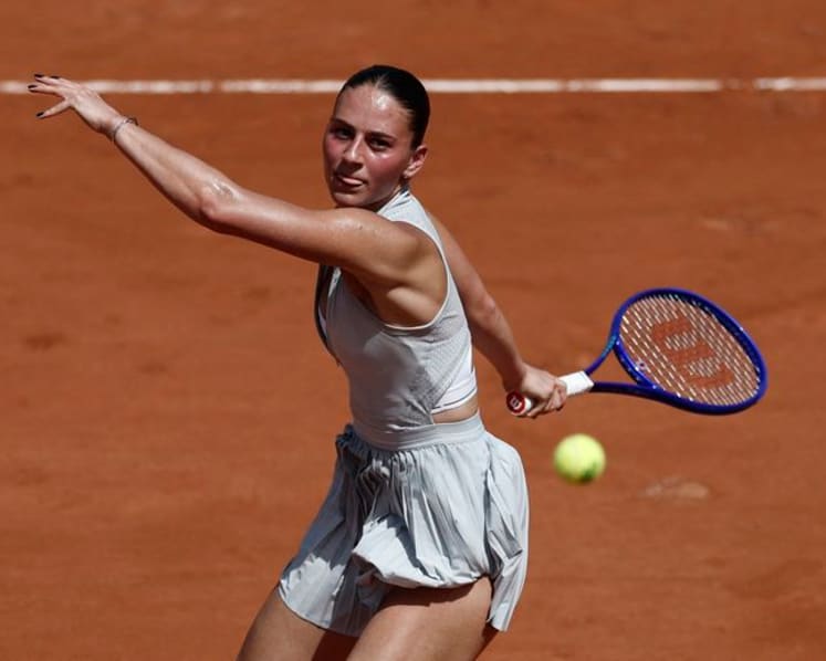 Ukraine's Kostyuk keeps focus in Paris after missile strike near parents' home