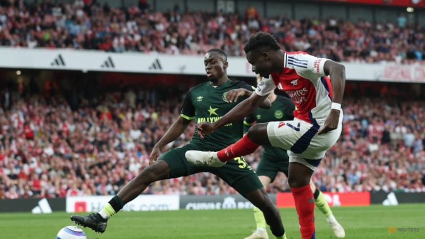 Arsenal slip up again to leave Liverpool clear, Man City thrash Palace