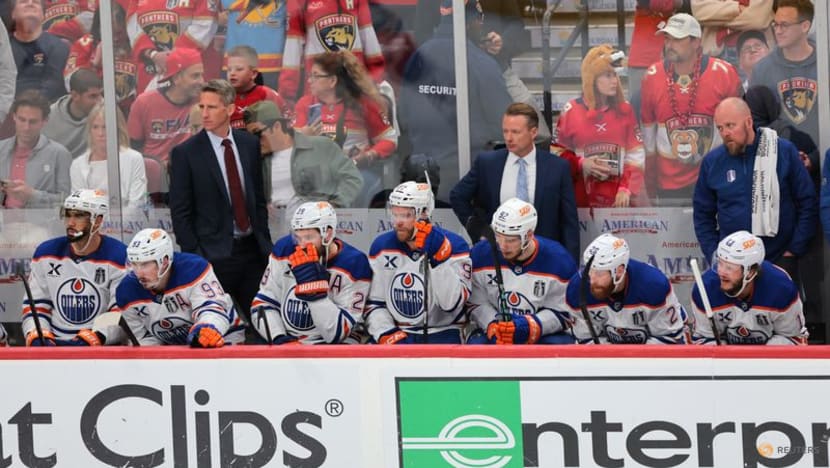 Ice hockey-Canada's Stanley Cup dry spell stretches to 32 years as Edmonton flops in Finals