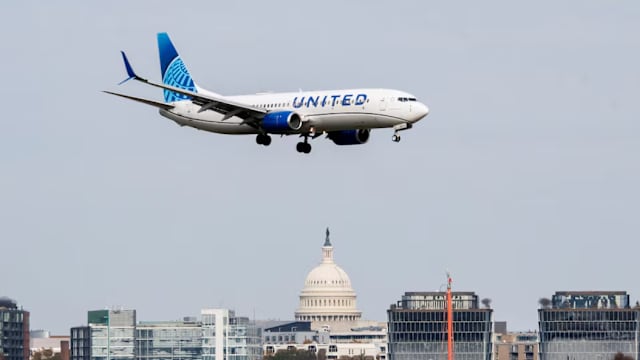 中东冲突推高燃油价格 美联航计划短期内取消约5%航班