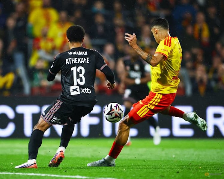 Lens hang on for much needed win to climb up Ligue 1 standings