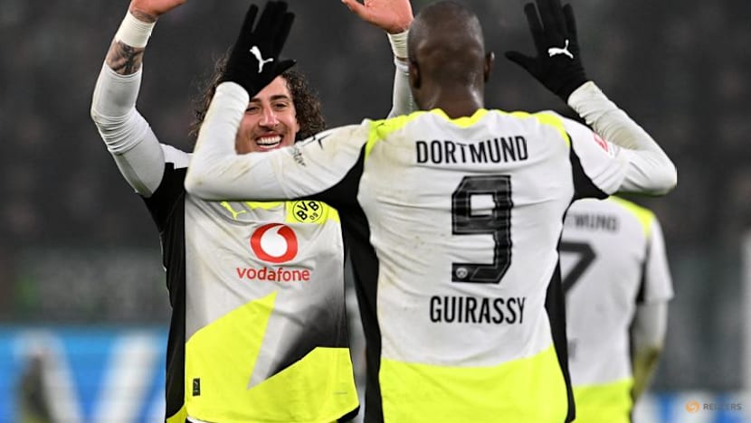 Dortmund's late winner keeps up pressure on leaders Bayern