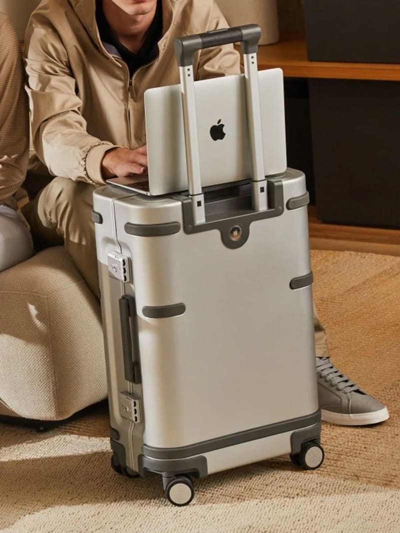 Best smart hardside luggage with high tech features CNA Lifestyle