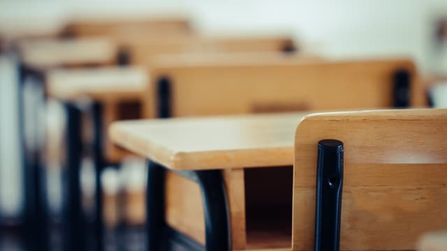中国学生自习课看恐怖片被吓病 家长向学校索赔胜诉