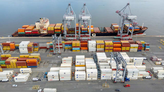 特朗普再度指责加拿大播放反关税广告 宣布将加征10%关税