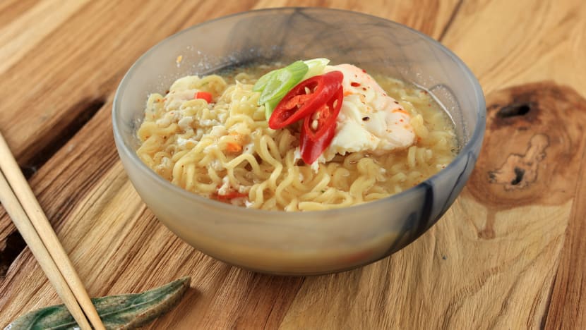Ingin kulit wajah mulus? Mungkin kamu harus hindari makan mi instan