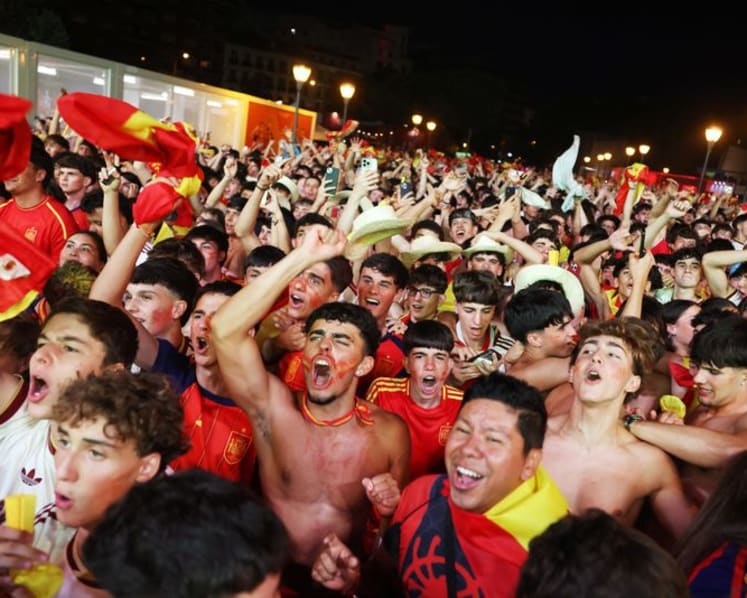Spain beat France 2-0 to reach World Cup final