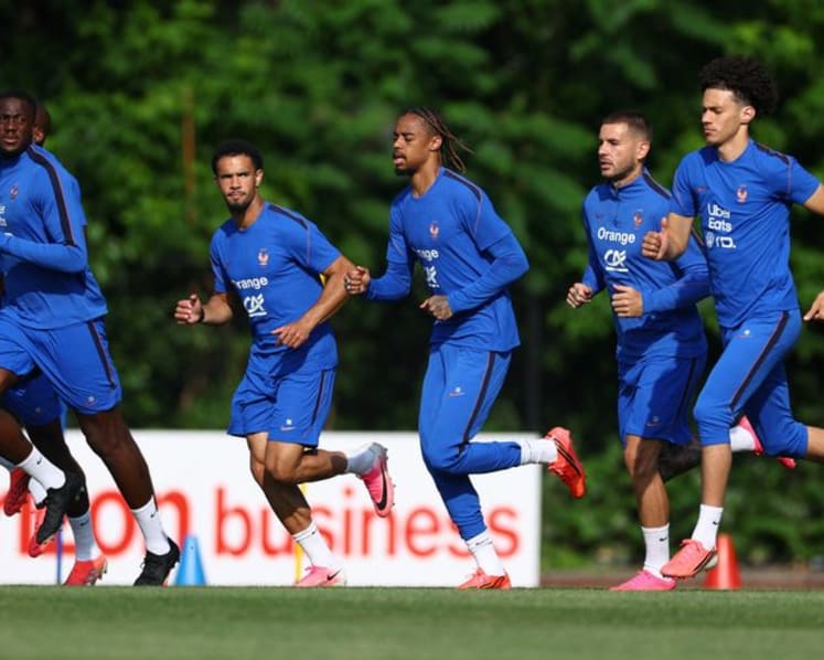 France may tweak, not tinker, as Iraq World Cup test looms