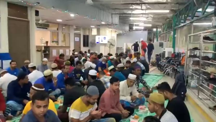 Masjid Al-Firdaus lancar kutipan dana; sediakan juadah berbuka puasa bagi 400 pekerja hijrahan setiap hari Masjid Al-Firdaus lancar kutipan dana; sediakan juadah berbuka puasa bagi 400 pekerja hijrahan setiap hari