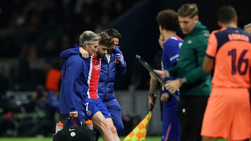 PSG's Kvaratskhelia to undergo surgery on torn ACL, Dembele out for few weeks