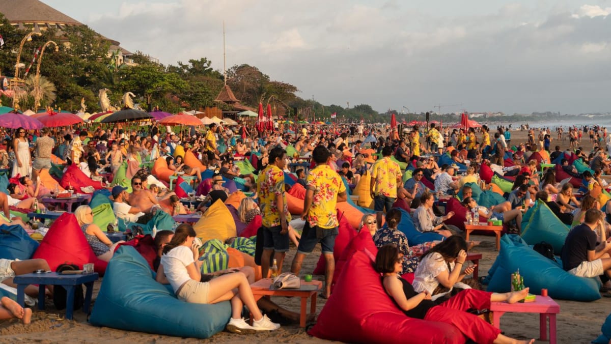 Bule-bule nakal merajalela, pemprov akan moratorium pembangunan hotel dan  vila di Bali - CNA.id: Berita Indonesia, Asia dan Dunia