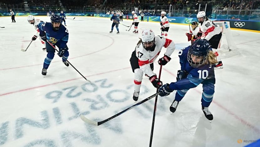 Ice hockey-Finland number 10's 'Hand of God' moment falls flat